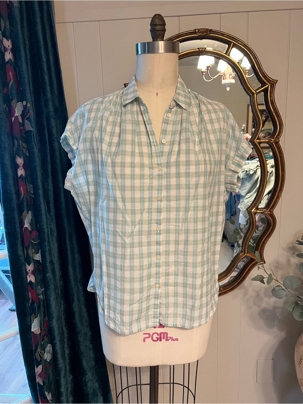 Madewell Blue and White Plaid Short-Sleeve Button Shirt